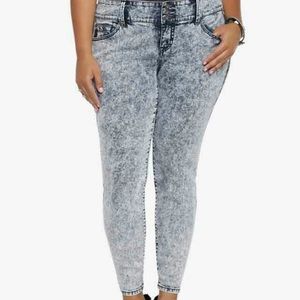 🔴 Torrid Jeans